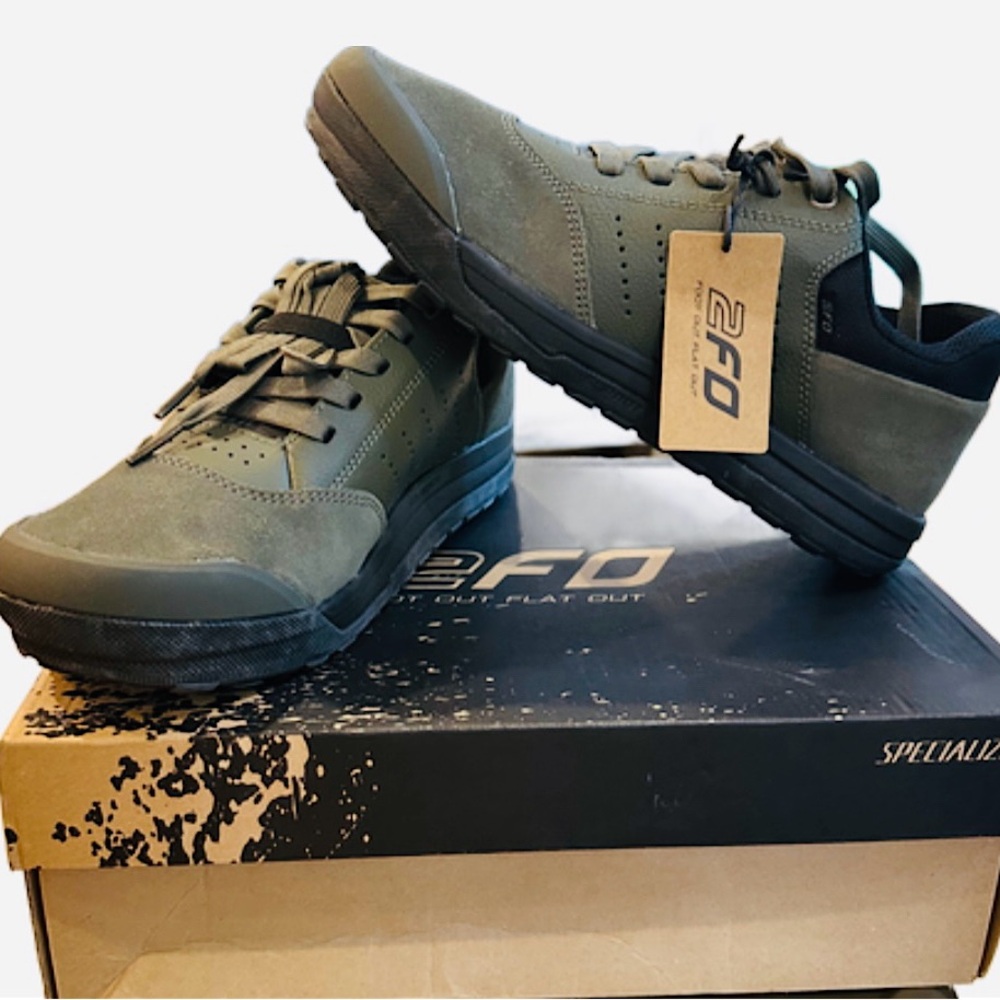 Specialized “2FO Roost Flat” Cycling Shoes